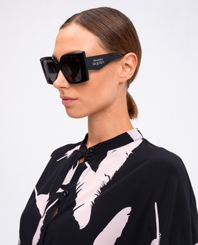 Alexander McQueen Черные очки с логотипом 803376J0749