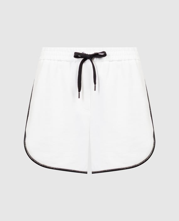 White shorts with monil chain
