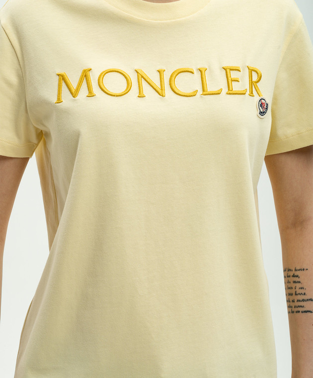 Moncler Женская футболка с фактурной вышивкой логотипа 8C00006829HP изображение 5