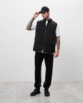 Moncler Черный пуховый жилет Gork J20911A00054597WI