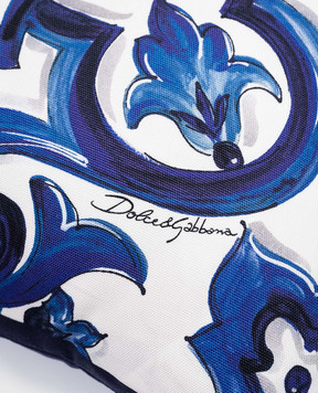 Dolce&Gabbana Белая подушка в брендированный принт Blu Mediterraneo TCE001TCAA2