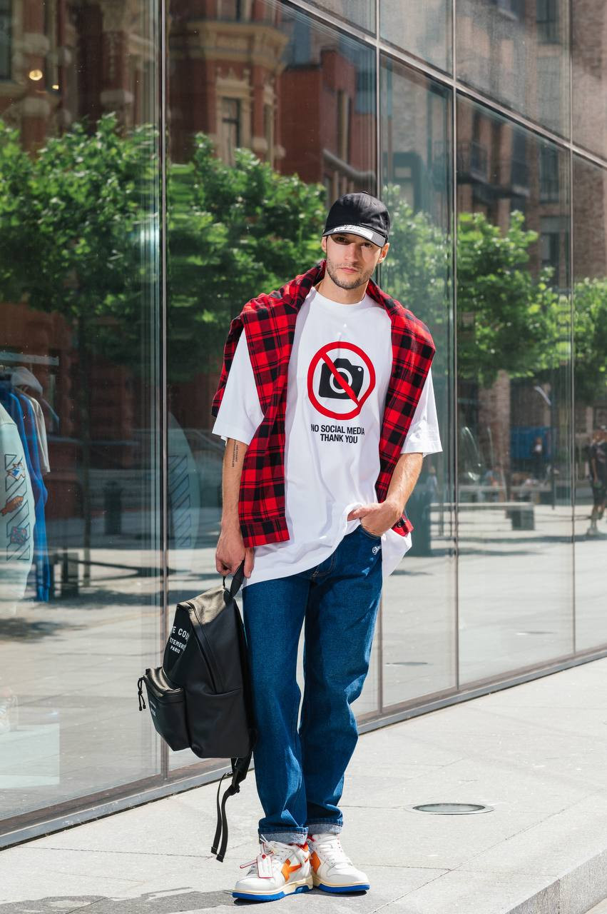 Vetements - Белая футболка с принтом No social media UA65TR120WM