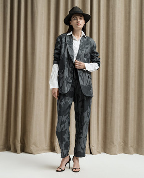 Brunello Cucinelli Серые брюки из льна в цветочный принт MB650P8597