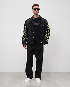 Off-White Чорна джинсова куртка з контрастною вишивкою емблеми Arrow OMYE09BS25DEN004