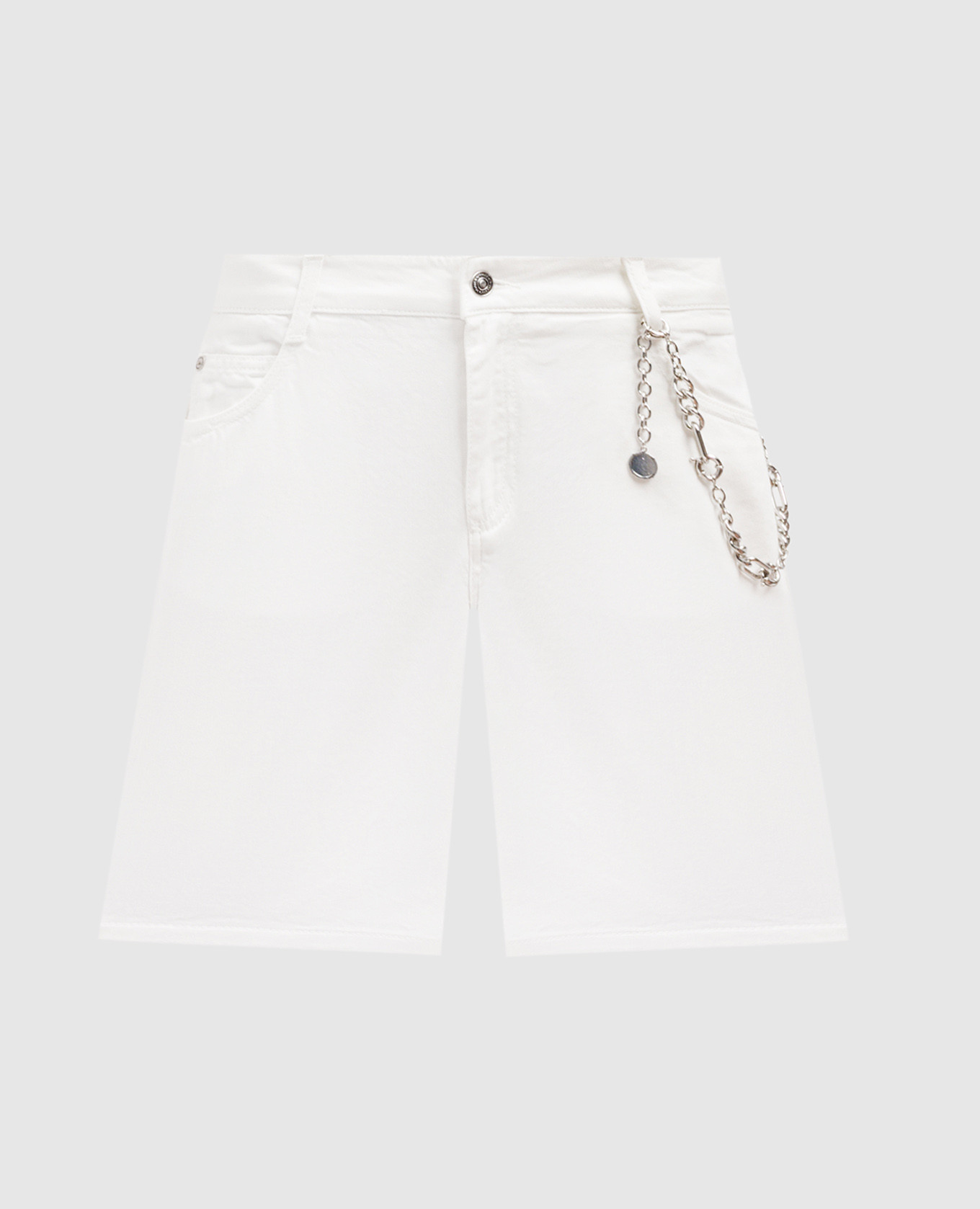 Белые джинсовые шорты с цепочкой