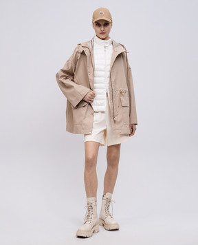 Moncler Бежевые шорты с нашивкой логотипа K10938H0001189A1K