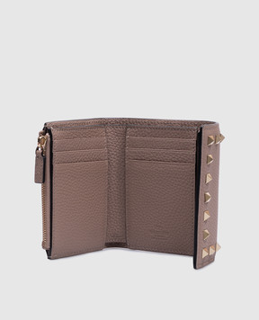 Valentino Бежевое кожаное портмоне ROCKSTUD TRIFOLD с пирамидками с платиновым покрытием 6W2P0AJ1VSH