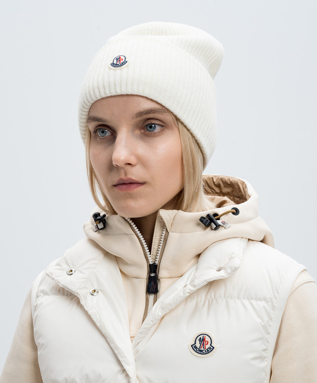 Moncler - Белая шапка из шерсти с нашивкой логотипа