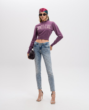 Versace Jeans Couture Фиолетовый укороченный джемпер с логотипом 77HAFM30CMN60