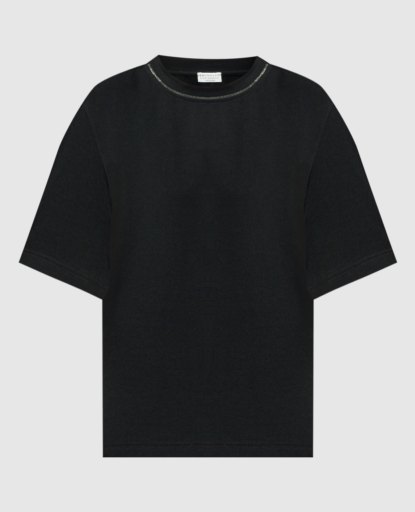 Black t-shirt with monil chain