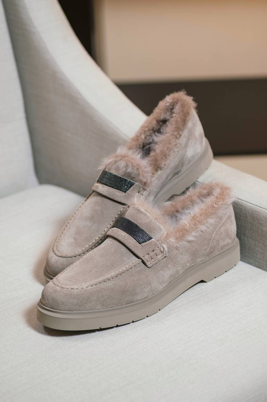 Brunello Cucinelli Бежеві замшеві лофери на хутрі з ланцюжком моніль MZSFG2569 зображення 6