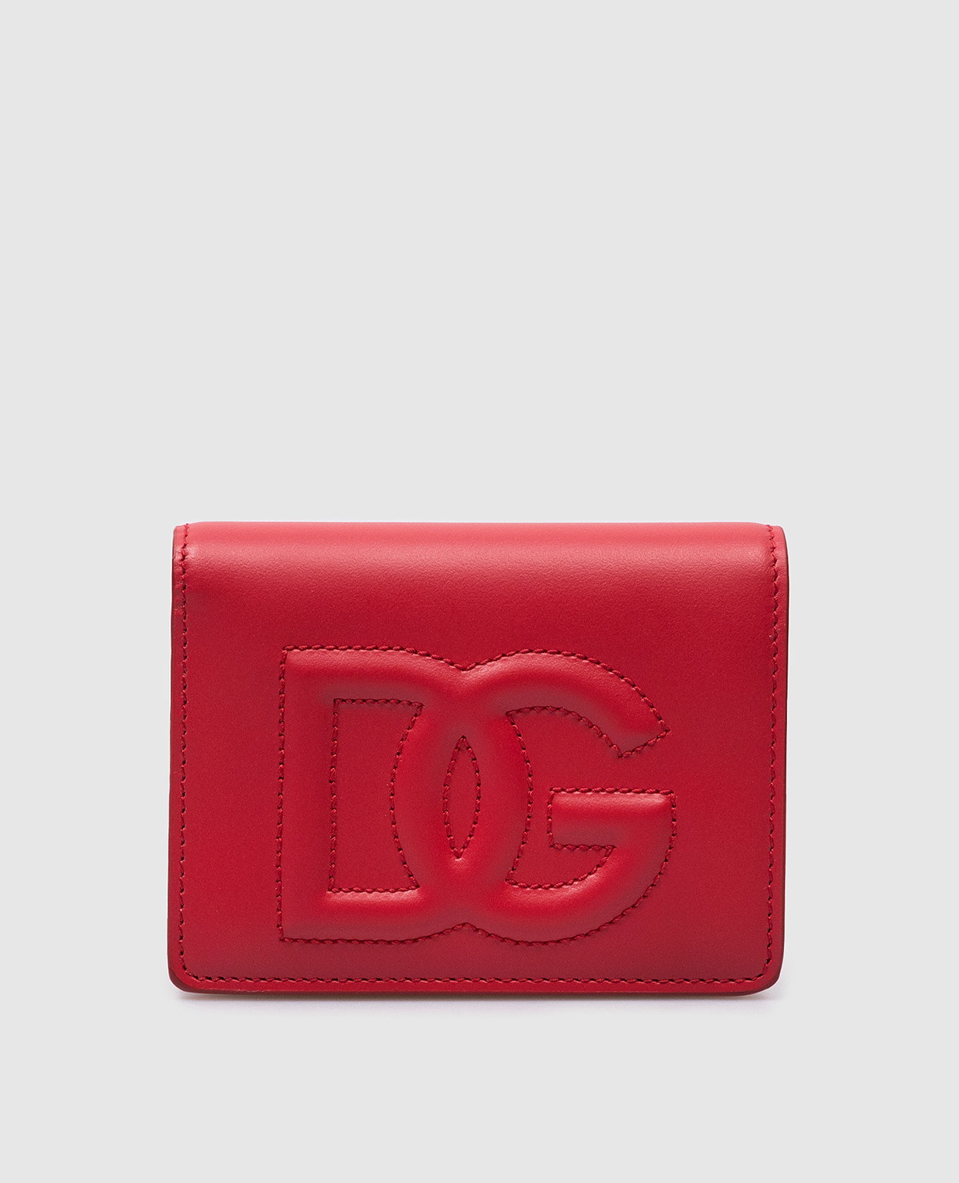 Красный кожаный портмоне с вышивкой логотипа монограммы.