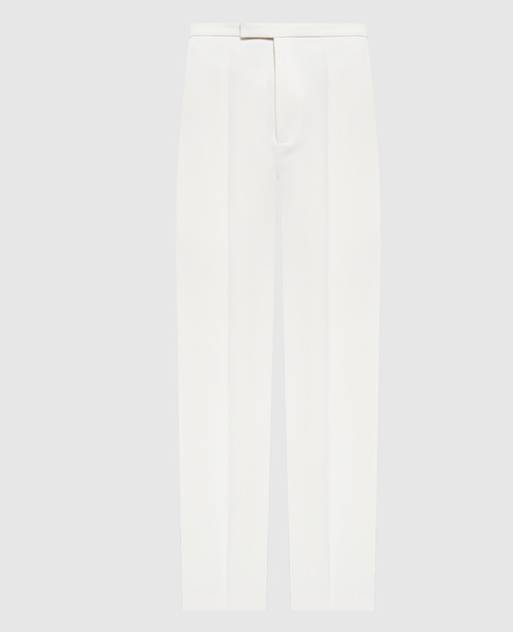 White pants with wool