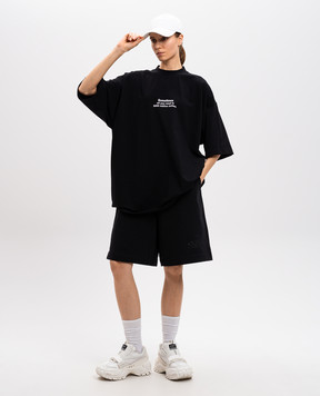 Vetements Черные шорты с принтом логотипа UA66SS600BBw