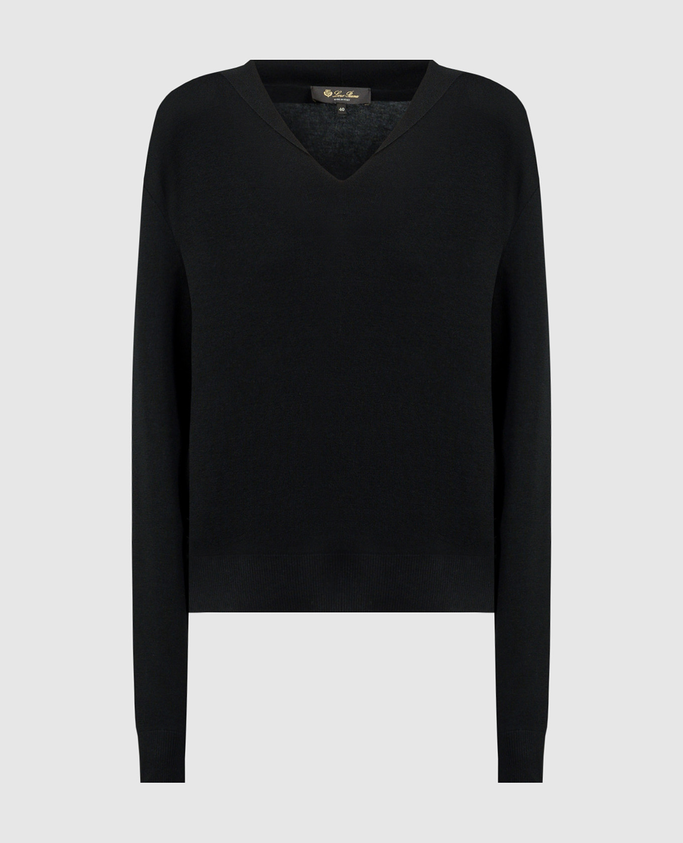 Черный пуловер с шелком
