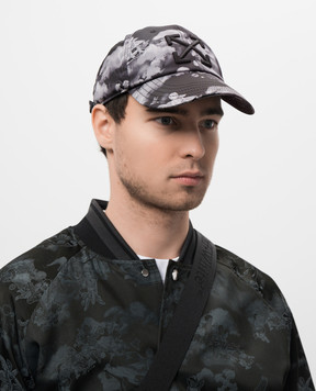 Off-White Черная кепка с принтом в стиле фрески OMLA049S25FAB008