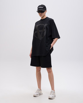 Vetements Чорні шорти з вишивкою логотипа UA66SS610Bw
