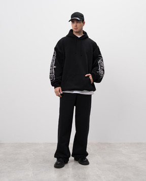 Vetements Черные худи с готической вышивкой логотипа UA66HD750B