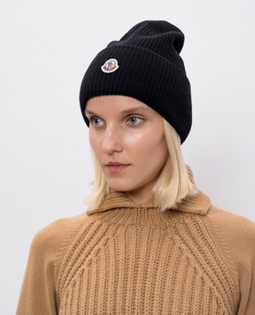 Moncler Чорна шапка з вовни з нашивкою логотипа K20933B00032M1241