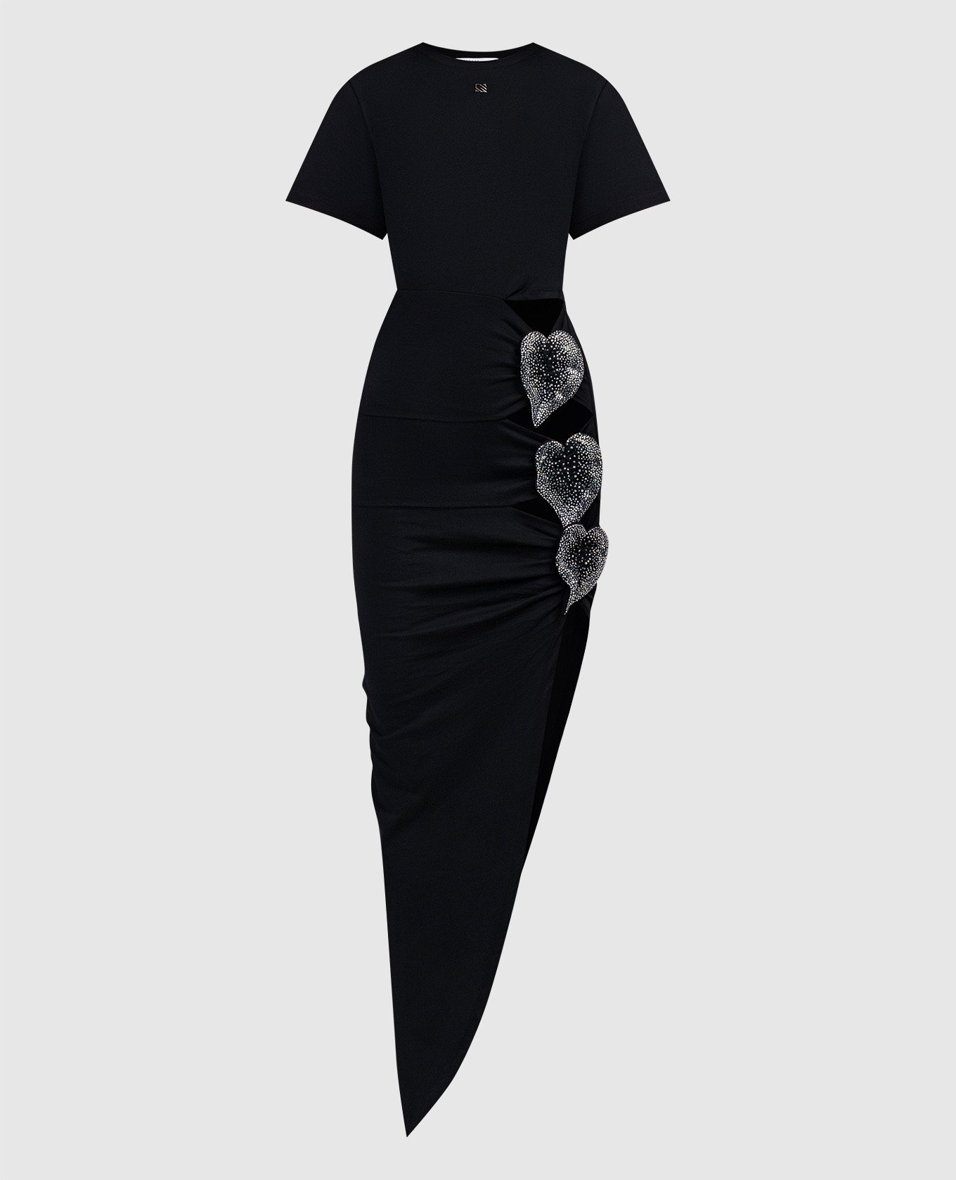 Черное платье с аппликациями в виде цветов