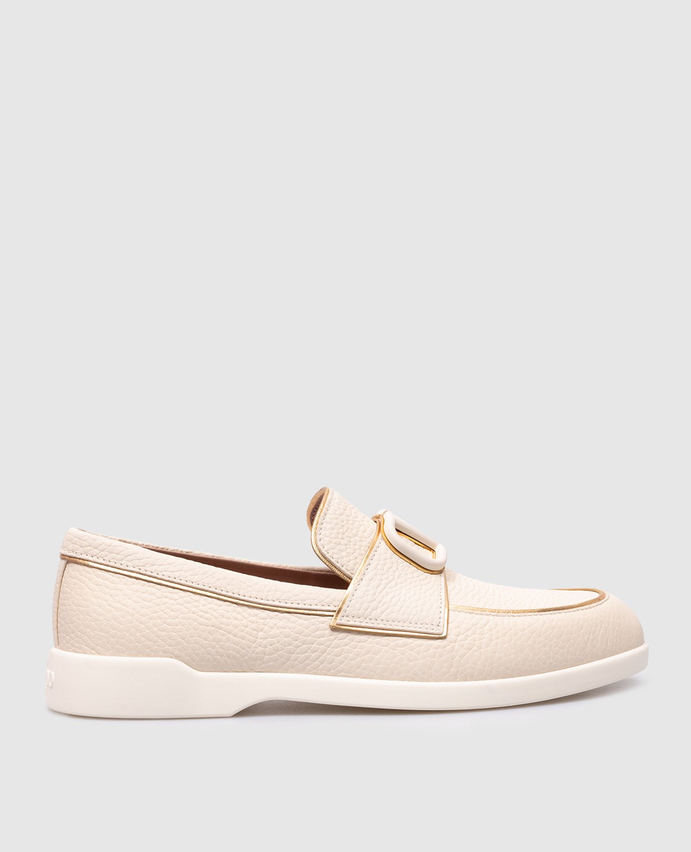 Leisure Flows beige leather loafers with textured VLogo Signature logo