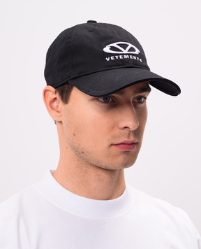 Vetements Черная кепка с вышивкой логотипа UA66CA100B