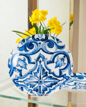 Dolce&Gabbana Набор фарфоровых обеденных тарелок в принт Blu Mediterraneo. TC0S04TCA38