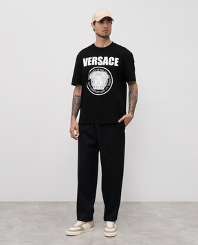 Versace Черная футболка с принтом логотип эмблемы 10133021A15083