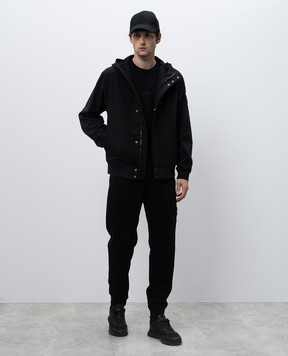 Stone Island Чорна вітровка з логотипом K1S154100090S0A22