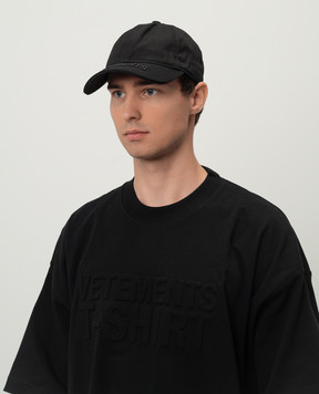 Vetements Чорна кепка з фактурним логотипом UA65CA100B