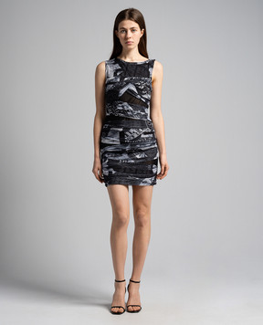 Versace Jeans Couture Чорна сукня в принт Magazine з драпіруванням 76HAO974JS288