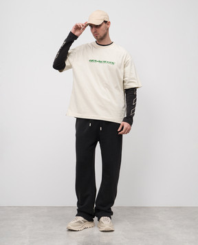 Off-White Черный лонгслив с логотипом эмблемы Arrow с принтом OMAB086S25JER004