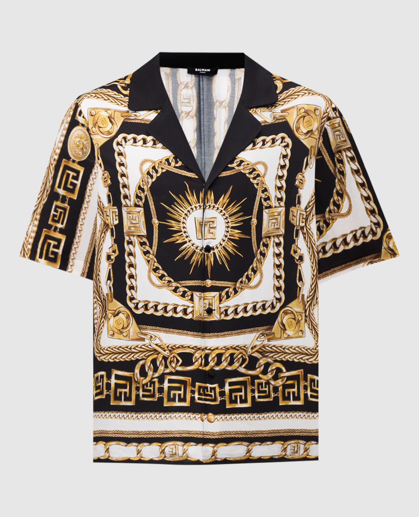 Черная рубашка в брендовый принт