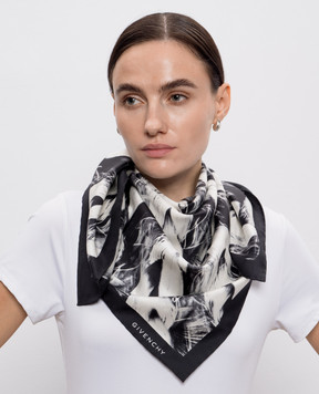 Givenchy Черный платок из шелка в принт 710009269001