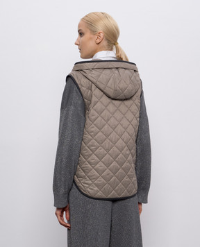 Brunello Cucinelli Бежевый стеганый жилет с цепочкой мониль MR4057999P