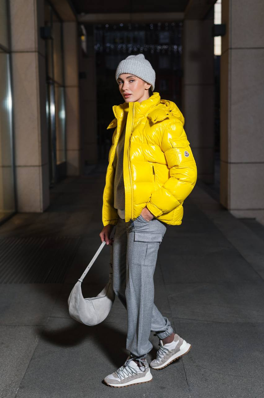 Moncler - Желтый пуховик Maire с логотипом 1A0014268950 купить в