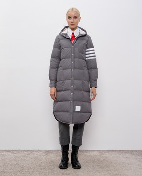 Thom Browne Сірий стьобаний пуховик з брендовими смужками FOD025X05222