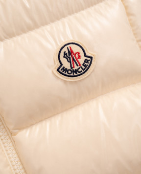 Moncler ENFANT Детский бежевый пуховый жилет с нашивкой логотипа K29541A00045597Z8810