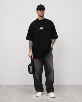 Vetements Чорна футболка з принтом логотипа UA66TR605BWm