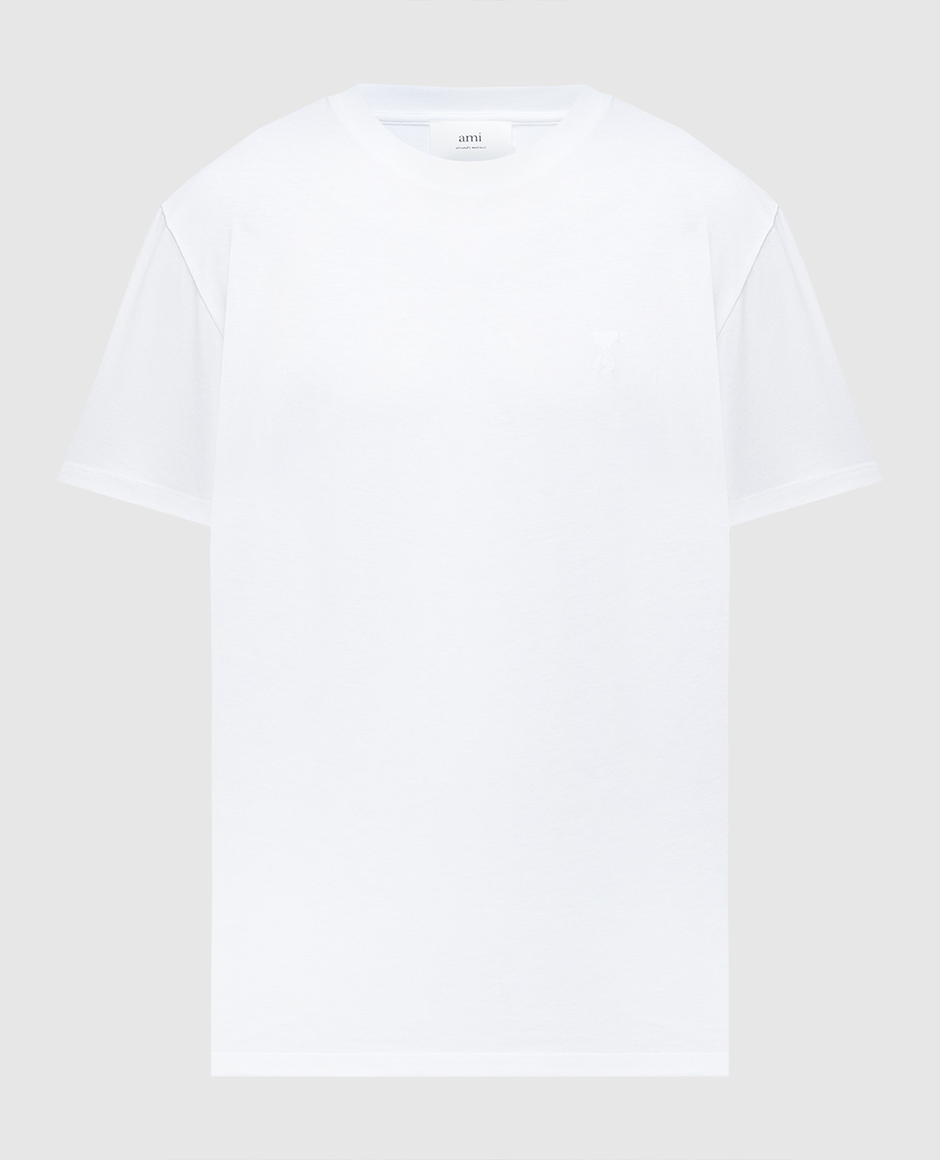 Белая футболка с вышивкой логотипа