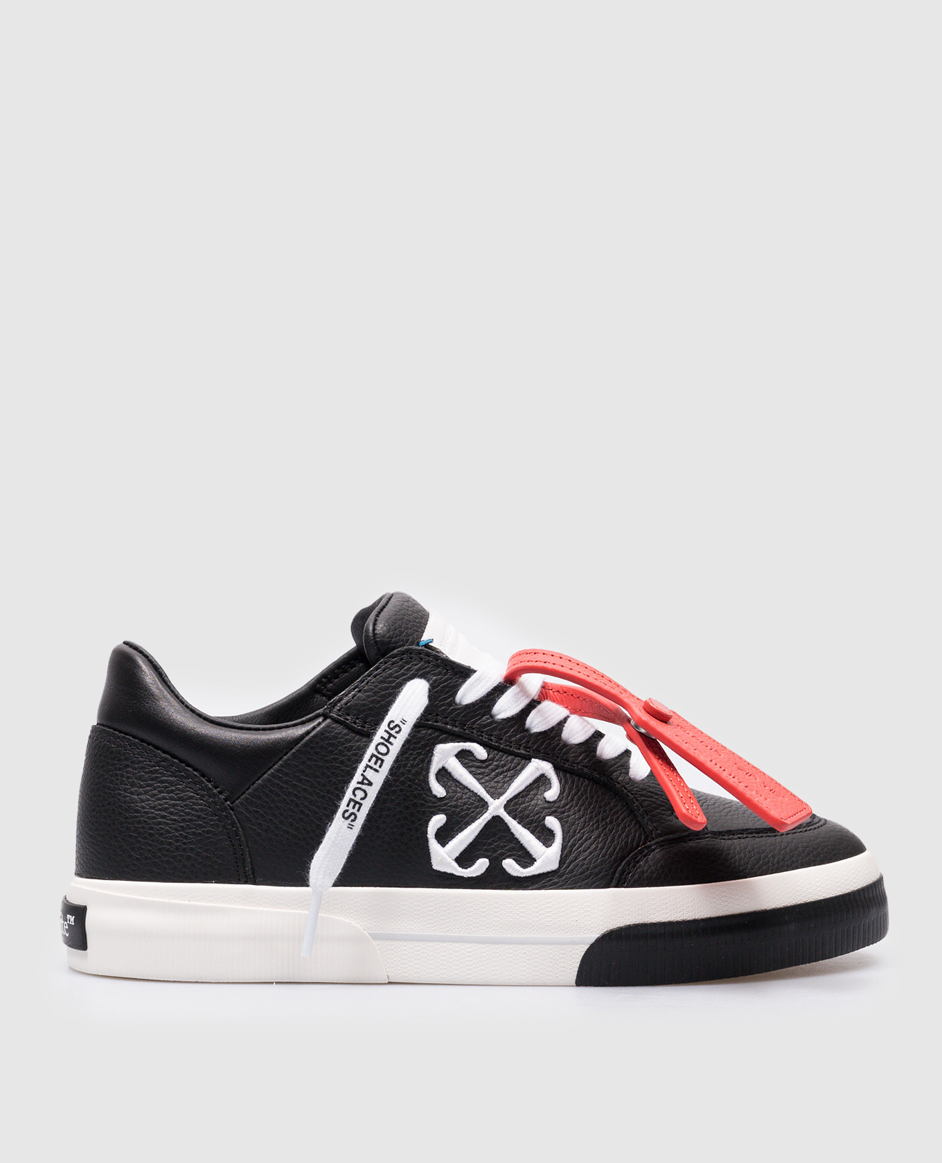 Low Vulcanized black leather sneakers