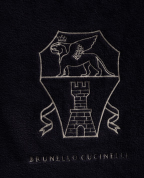 Brunello Cucinelli Фиолетовое полотенце с вышивкой логотипа MLB925049P