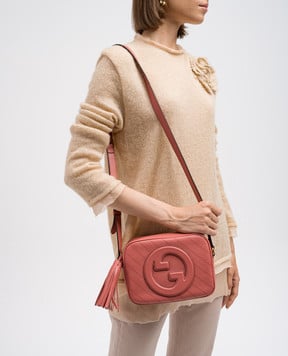 Gucci Рожева шкіряна сумка крос-боді з фактурним логотипом 7423601IV0G