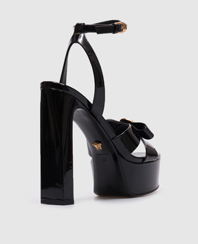 Versace Черные кожаные лакированные босоножки Gianni Ribbon 1017314D2VE