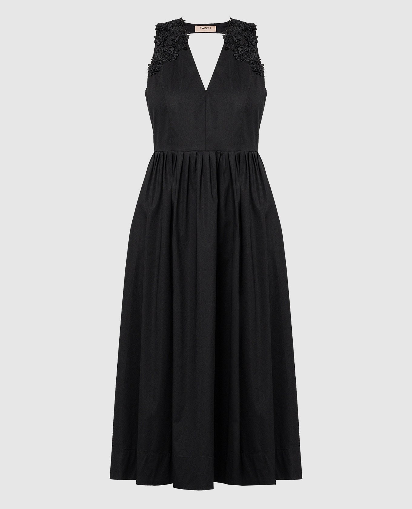 Черное платье миди с кружевом в виде цветов