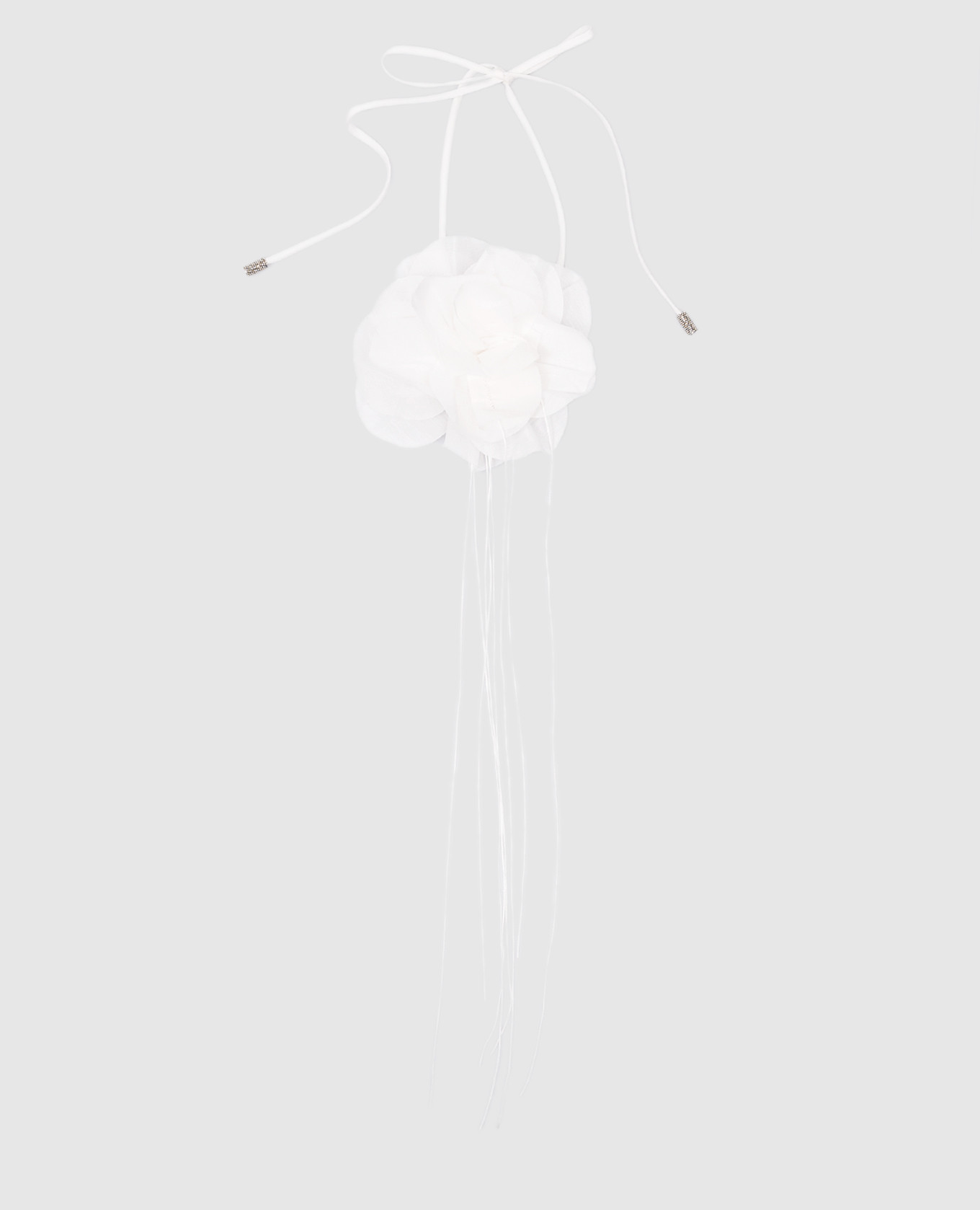 Белый чокер с шелком с аппликацией в виде цветка.