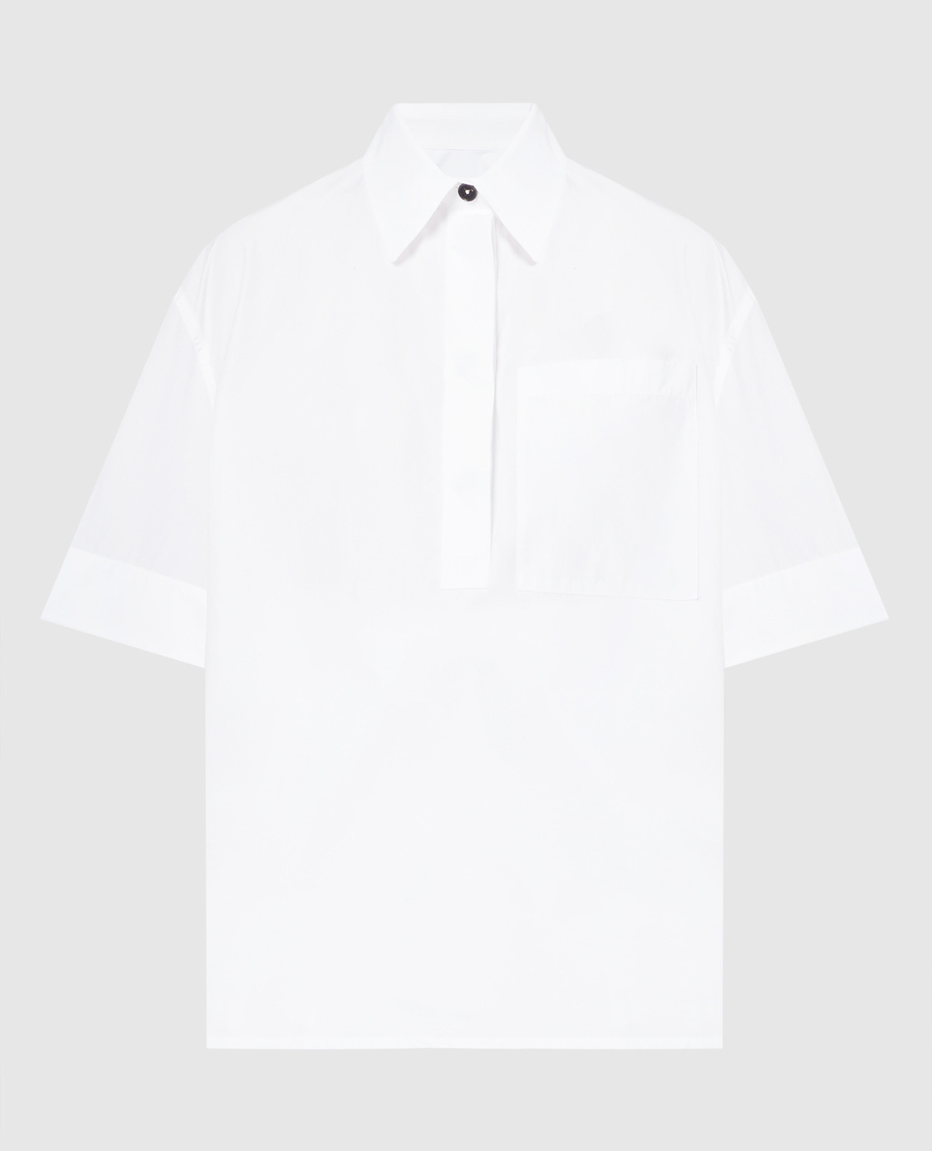 Белая блуза с нашивкой