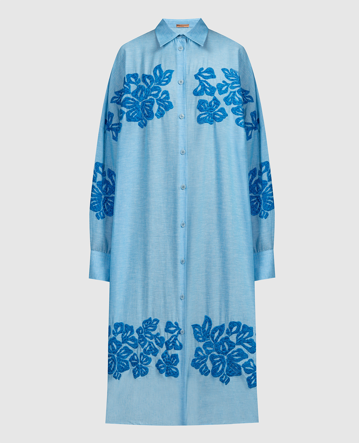 Голубое платье-рубашка из льна с вышивкой