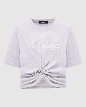 Versace Серая укороченная футболка с логотипом и брендовой шпилькой 10188981A13610