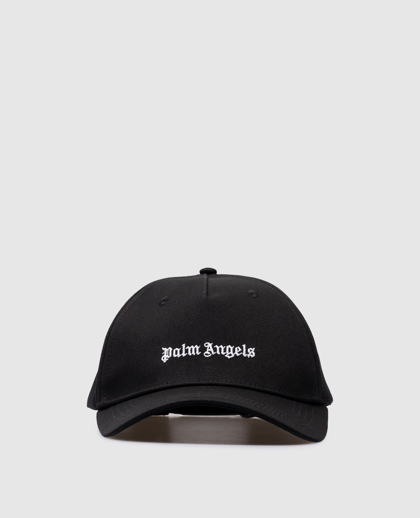 Czarna czapka z haftowanym logo